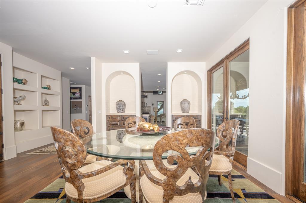 102 Delores, La Grange, TX 78945