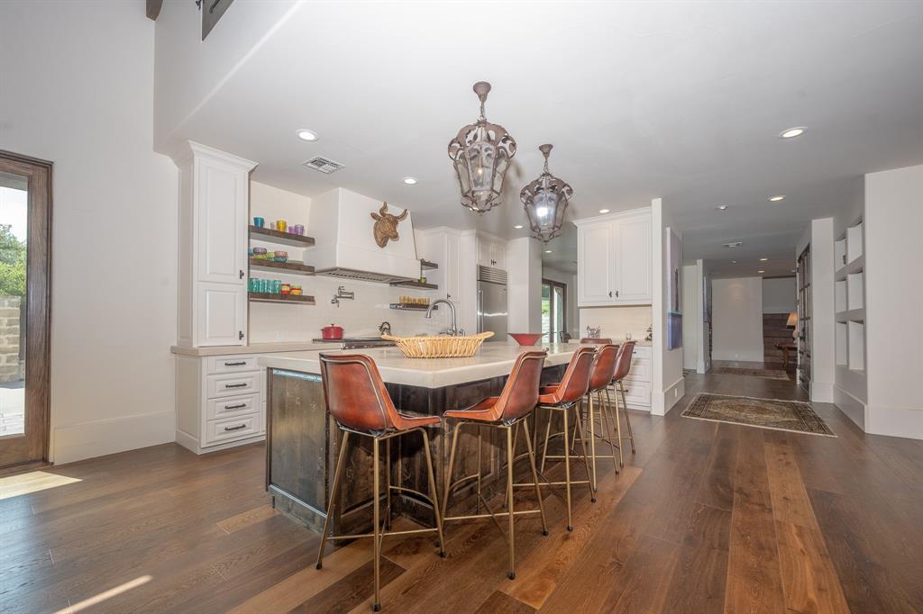 102 Delores, La Grange, TX 78945