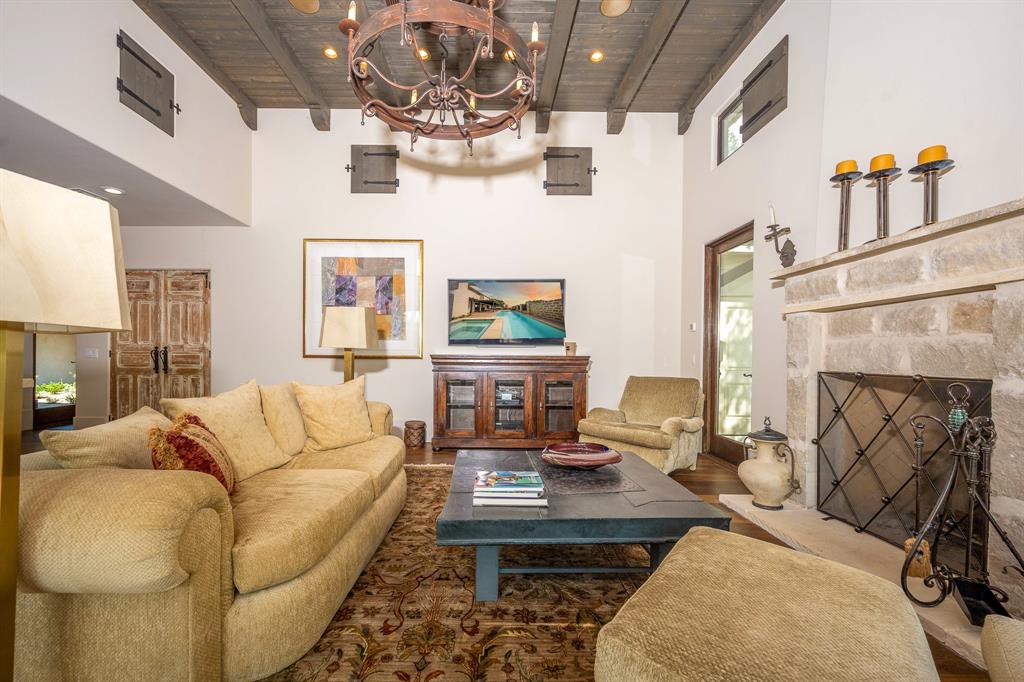 102 Delores, La Grange, TX 78945