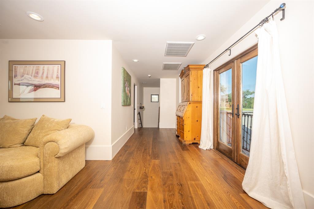 102 Delores, La Grange, TX 78945