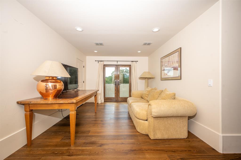 102 Delores, La Grange, TX 78945