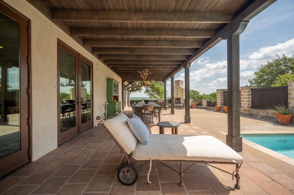 102 Delores, La Grange, TX 78945