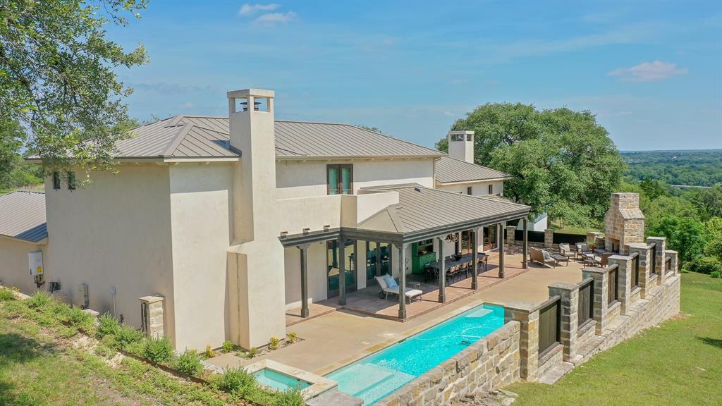 102 Delores, La Grange, TX 78945