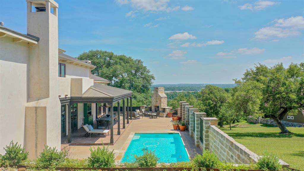 102 Delores, La Grange, TX 78945