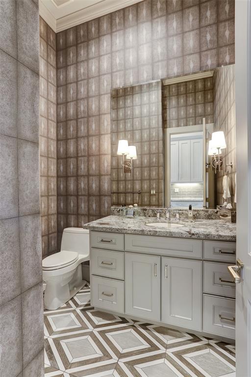 Wonderful powder room off the kitchen in the mudroom