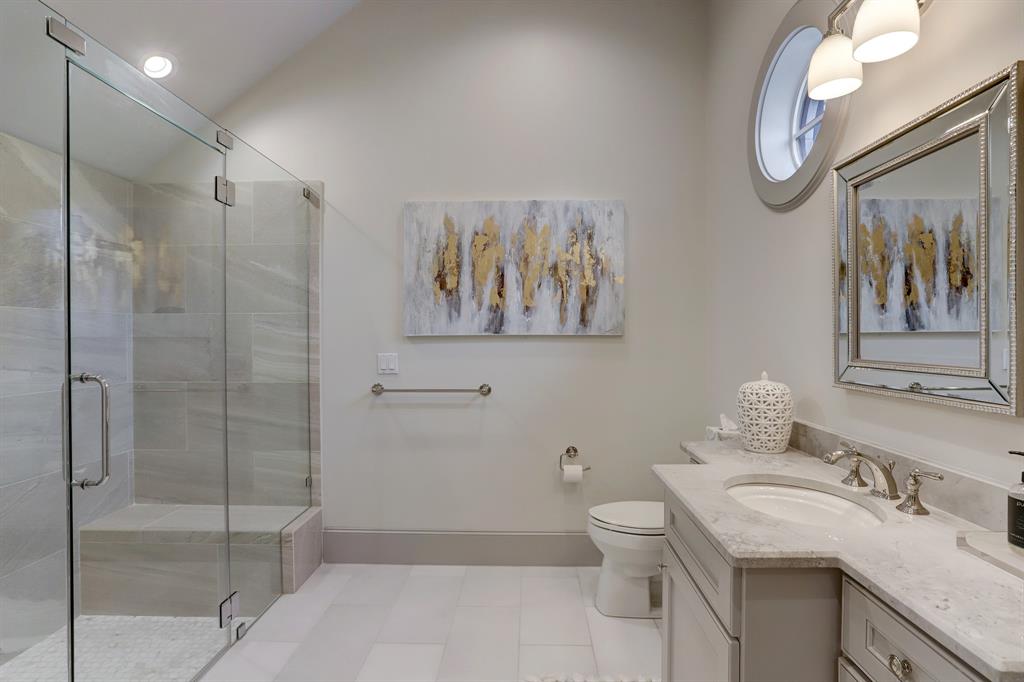 Guest bath with large shower