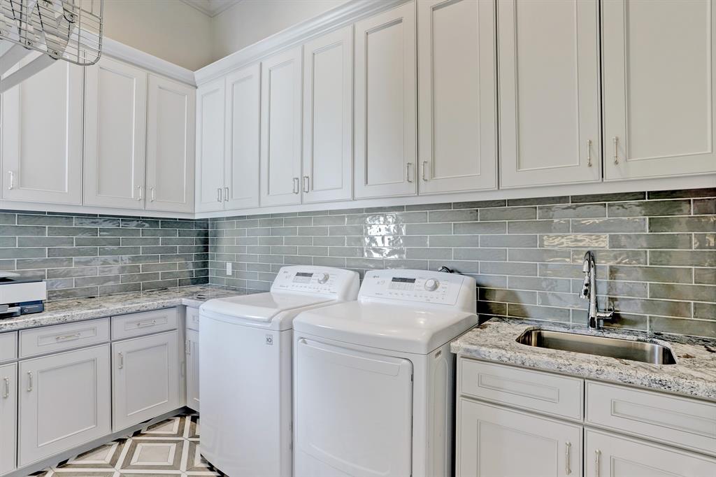 Large laundry room with sink and hanging system