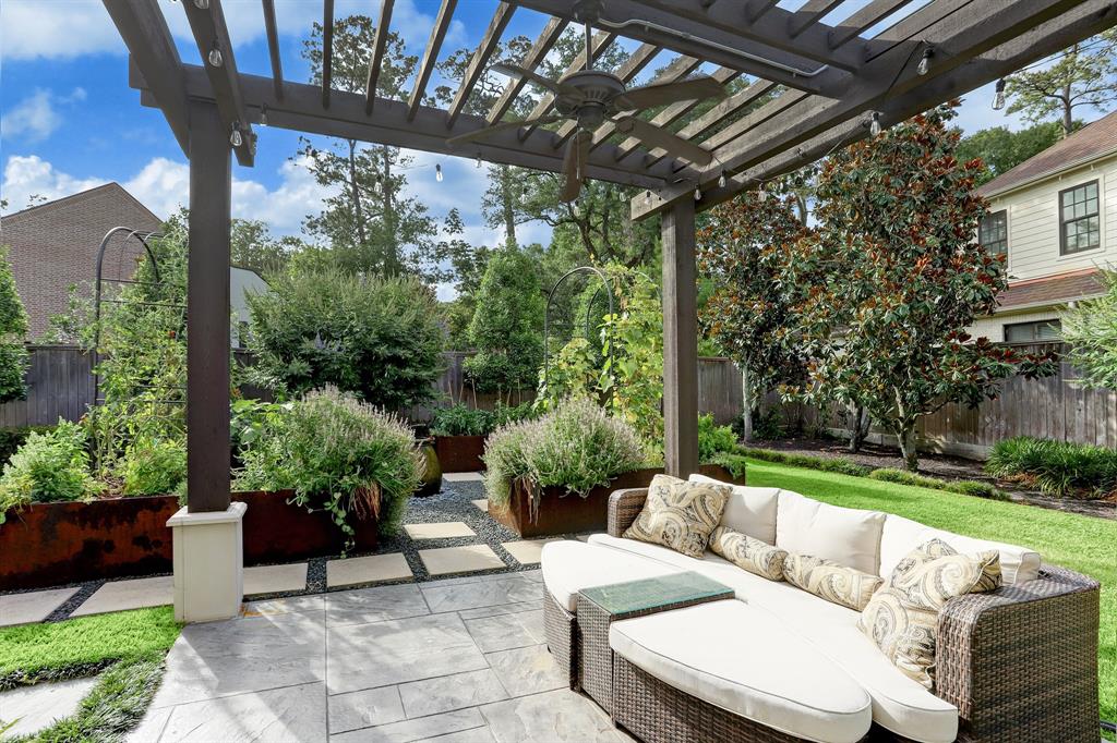 Relaxing sitting area to enjoy the garden and fountain