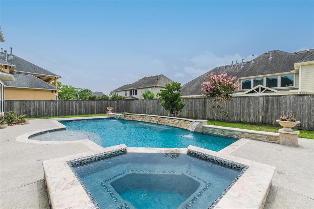 525 Northview Drive, Friendswood, TX 77546