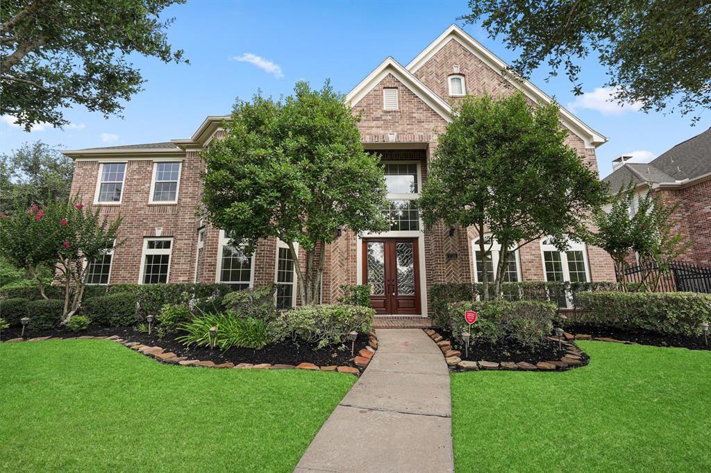 Welcome Home! Beautiful Perry Home in the Master Planned Community of Telfair. This home features 5/3.5/2, open floor plan, media room, game room, office, extended patio, and plenty of upgrades. Located on a corner lot across a park, walking distance to the University Commons Shopping Center. Convenient access to Smart Financial Center, University of Houston Sugar Land, and First Colony Mall. Schedule a showing today!