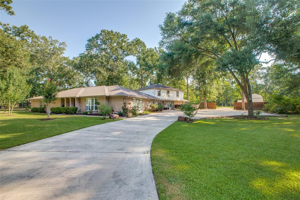 420 Linnwood Drive N, New Caney, TX 77357