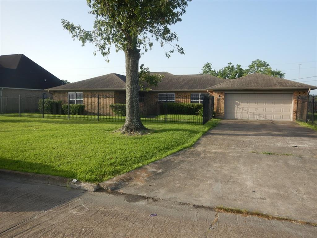 2675 Dauphine Place, Beaumont, TX 