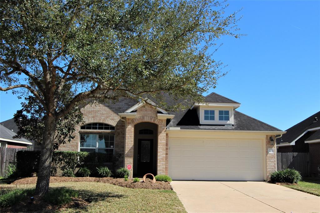 2409 Avalon Trace Lane, Pearland, TX 77581