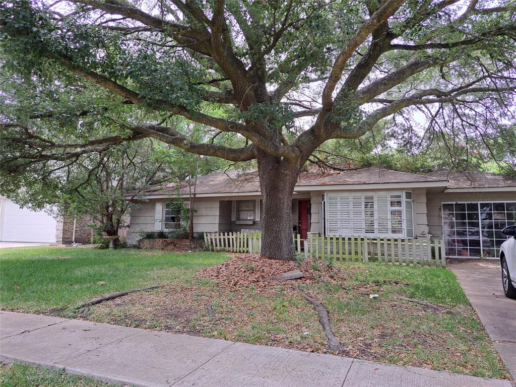 5231 Mimosa Drive, Bellaire, TX 77401