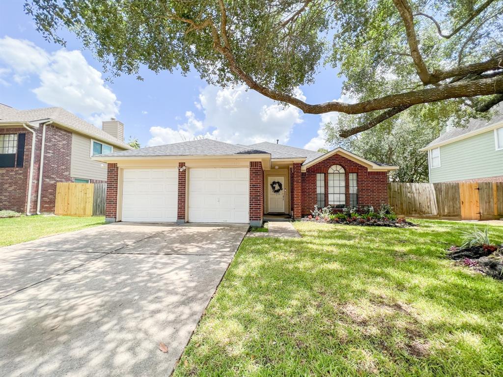 1035 Wentworth Drive, Pearland, TX 77584