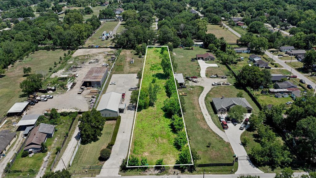 Great investment opportunity for investors and builders! 1.2 acres located in Acres Homes surrounded by lots of development. No restrictions and out of flood zone.
**Please independently verify all information.**
