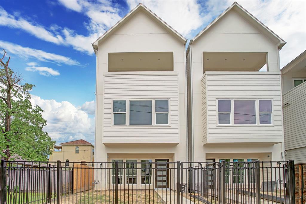 New Construction, free-standing patio with spacious first floor living, elevator ready, and a 18x25 front yard, plus a roof terrace with city views. Hardwood flooring throughout, island kitchen, luxury finishes - very walkable to Wash Ave HEB, Whole Foods & Buffalo Bayou Park, Kipling School
