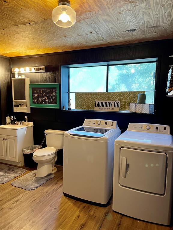 Combo bath and laundry room
