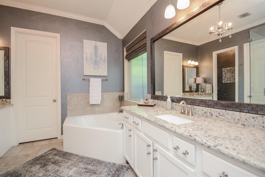 518 Pearl View Lane, Pinehurst, TX 77362