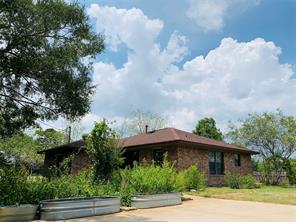 124 Woodward, Damon, TX, 77430