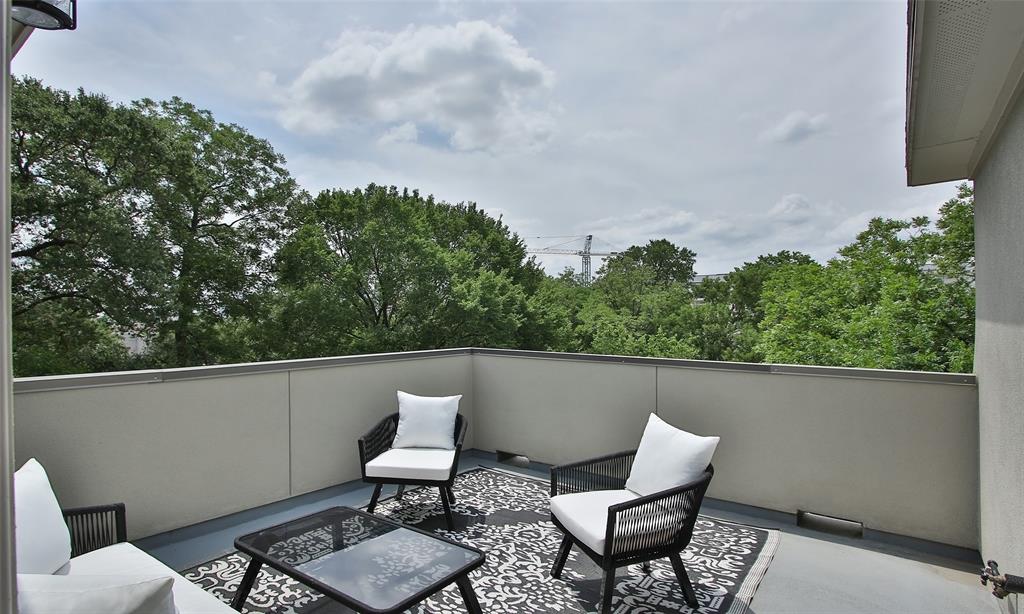 Imagine the BBQs and sports you will enjoy on your expansive rooftop terrace with downtown views!