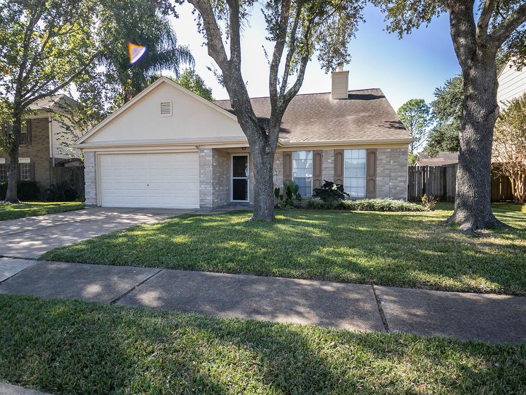 2420 Shadybend Drive, Pearland, TX 77581