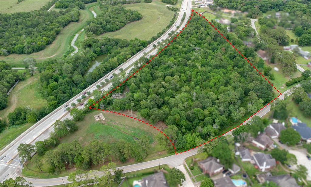 The retention pond is not included in this 11.449 acres, the retention pond belongs to the subdivision across the street.