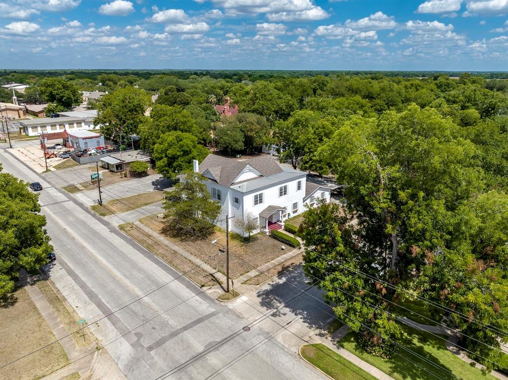 424 Saint Peter Street, Gonzales, TX 78629 - HAR.com