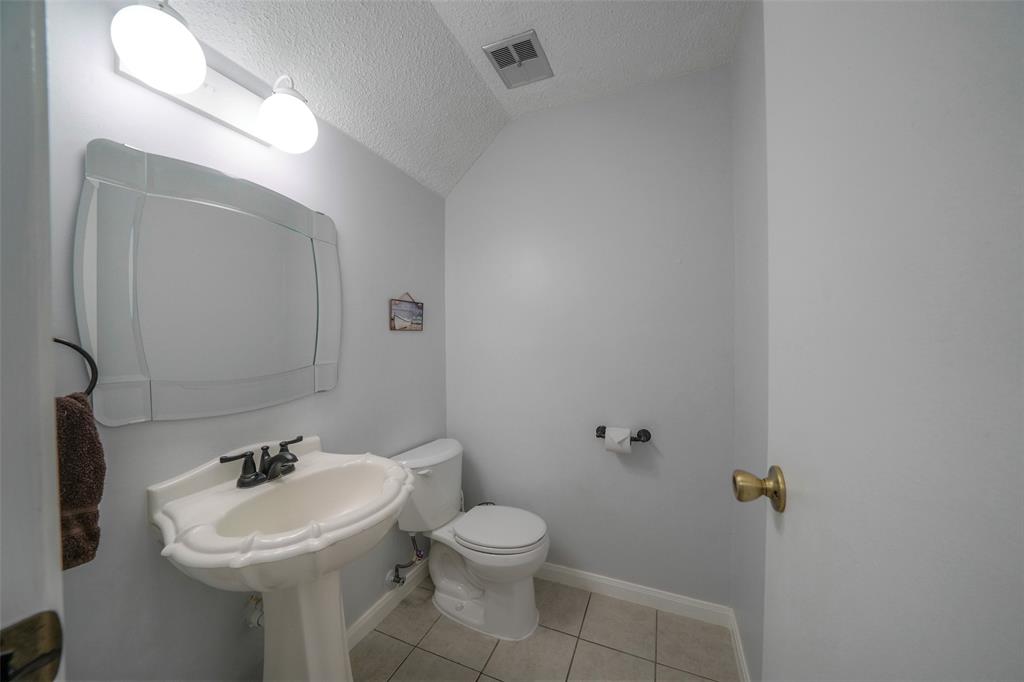 Half Bath Between Front Room and Dining/Kitchen Area