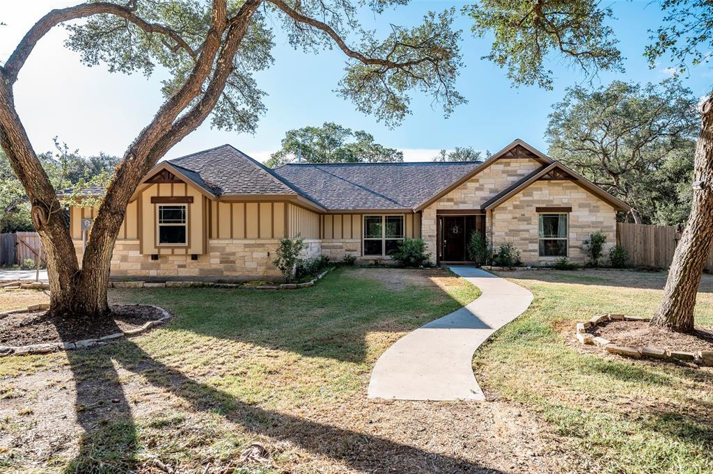 520 County Road 483, Blessing, TX 77419