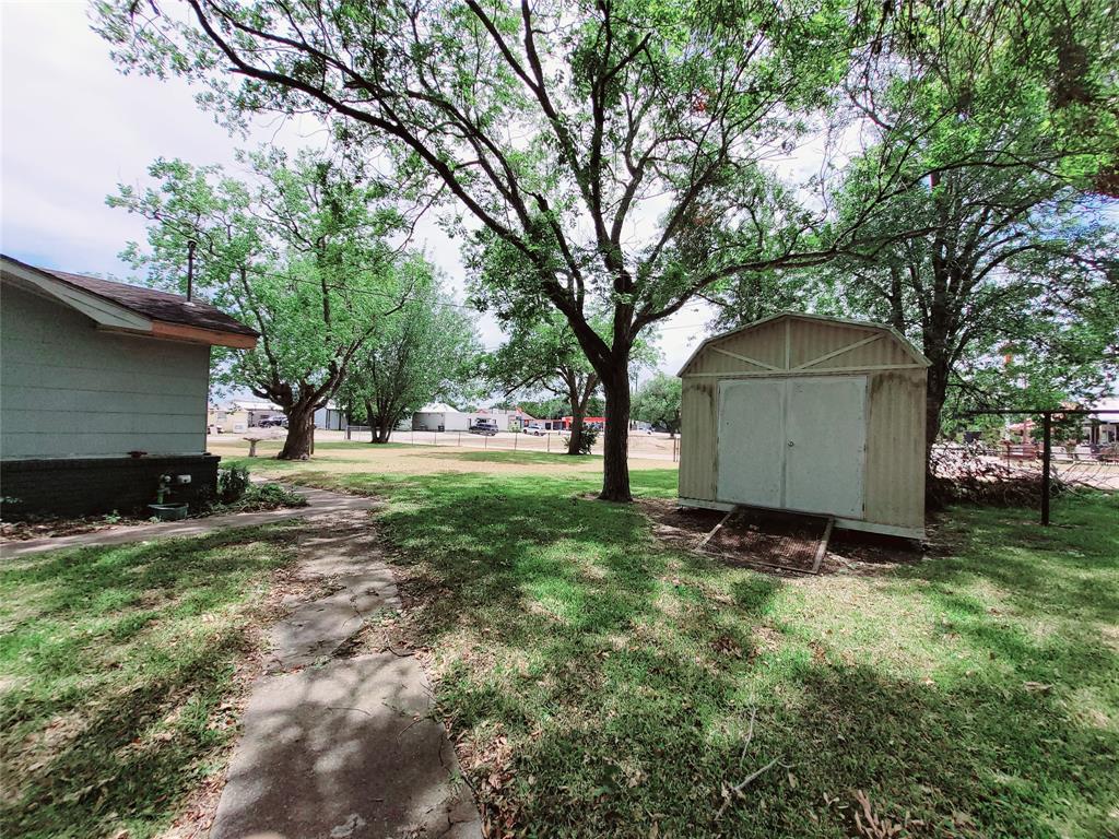 901 N Washington Street, El Campo, TX 77437