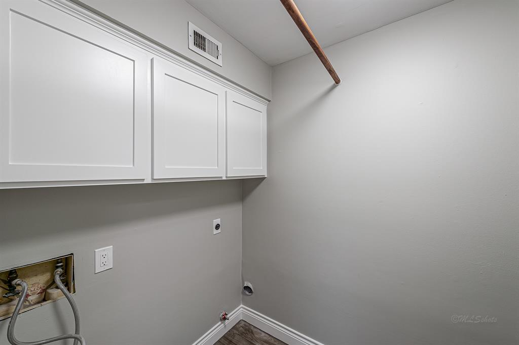Laundry room with sotrage.