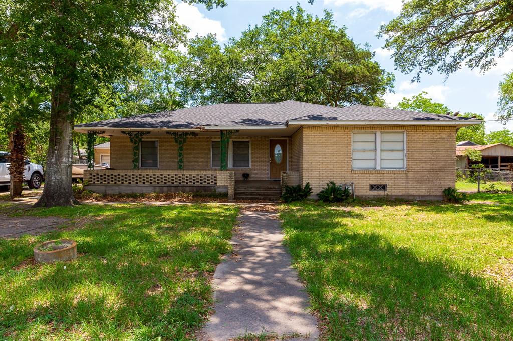 4 Bed 2 Bath Home in Bay City on the corner of FM 2668 and Sparks Road. 3.69 Acres in Town with many opportunities.