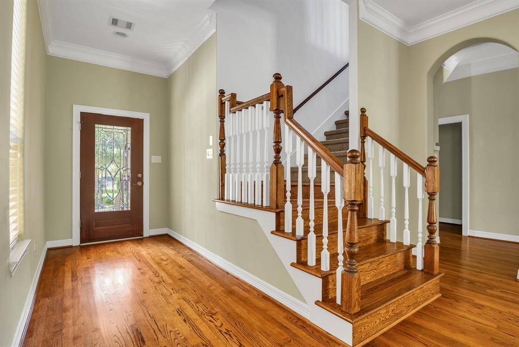 The detailed, single landing staircase is classic and sophisticated.