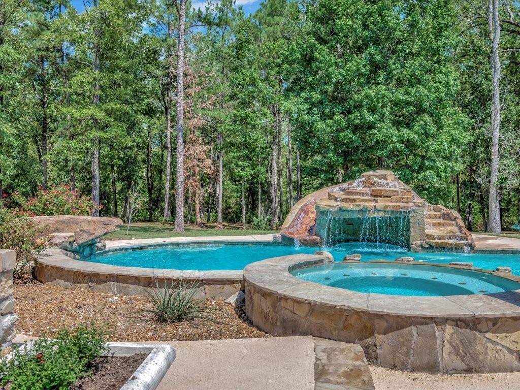 210 Autumn Lake Drive, Lufkin, TX 75904