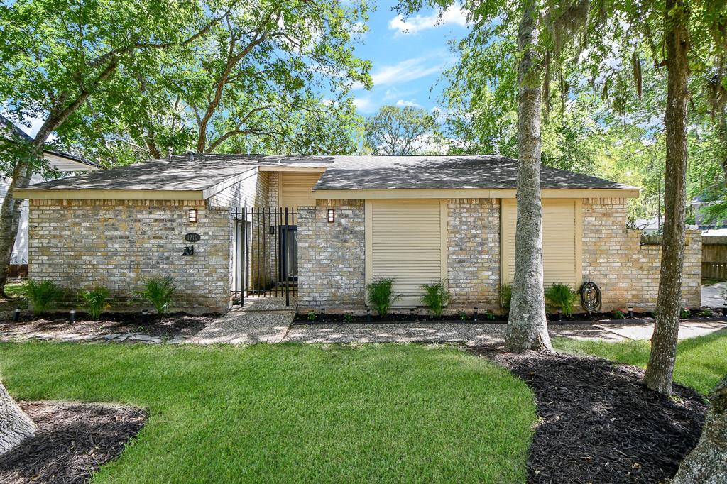 This solid single family, single level brick and wood home features 3 bedrooms, 2 full baths and occupies a generous 13,157 square-foot-lot with 2,296 square-feet of stunning interior living space. The home has been beautifully updated and is MOVE IN READY!