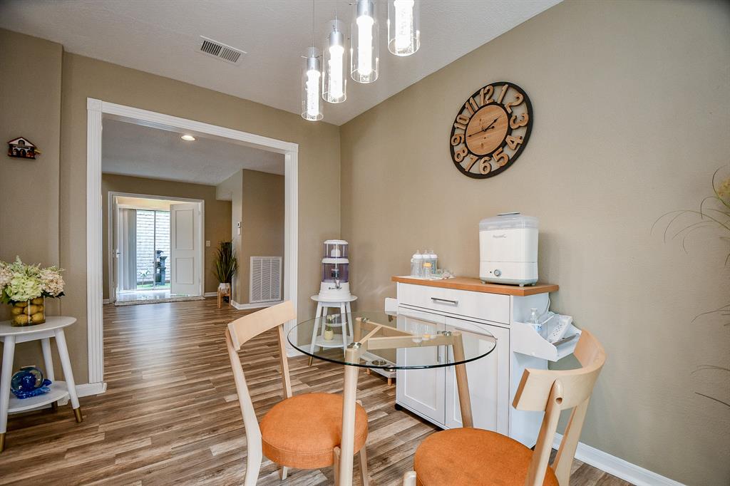 What a charming breakfast nook, with enough space for serving accents and directly off the main hallway/foyer.