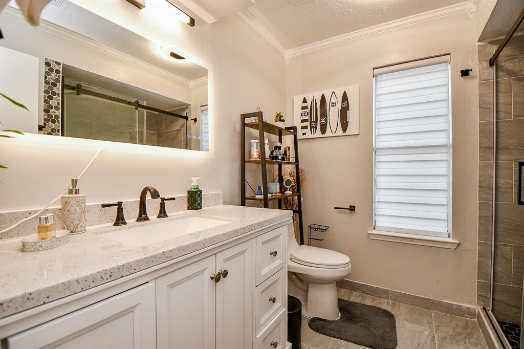 This warm secondary bath offers the same creature comforts as its primary counterpart.
