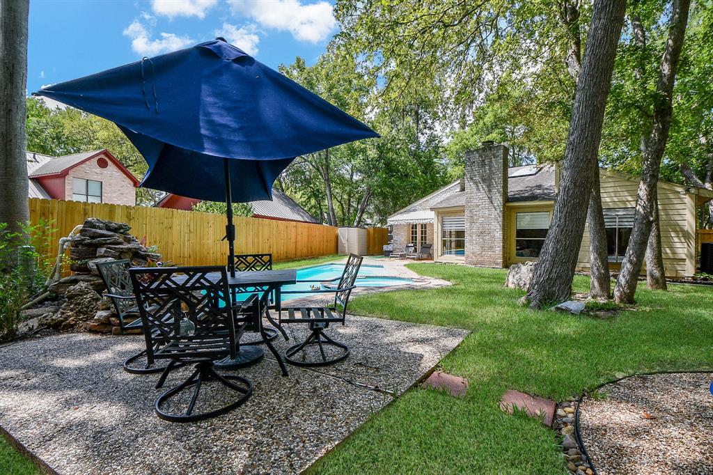 Here's your personal retreat for morning coffee, a light lunch after a refreshing dip, and maybe, some cocktails at twilight!