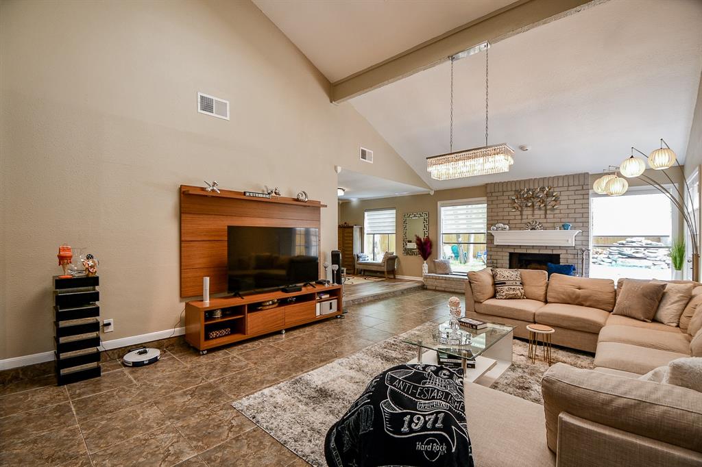 Rest assured that your largest, comfiest, most oversized stuffed treasures will be completely at home, here!