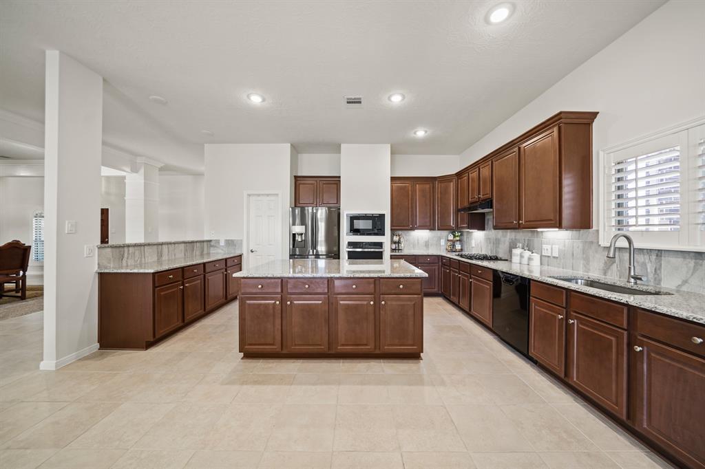 3615 E CAPE Road, Dickinson, TX 77539