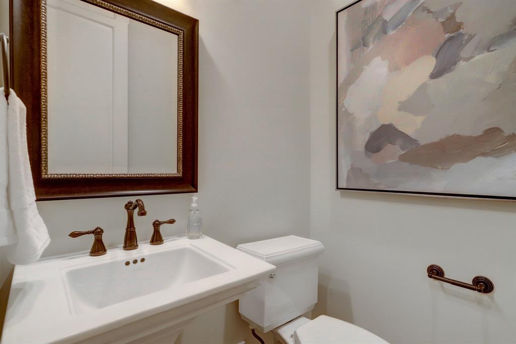 Powder Room.