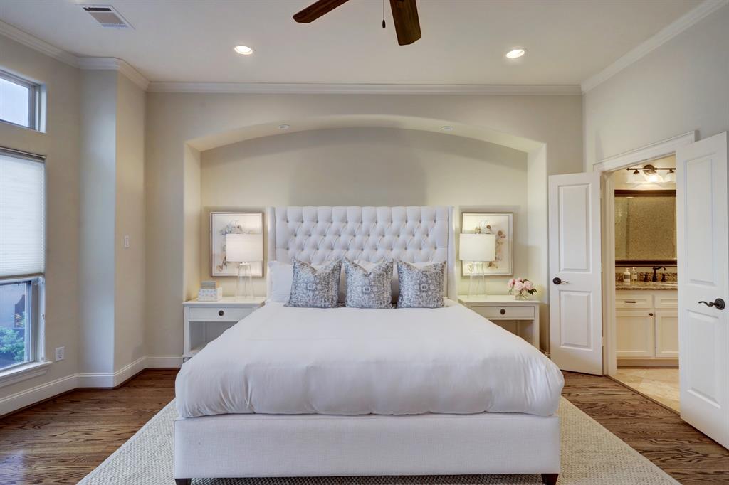 There are special reading lights over the top of the bed.