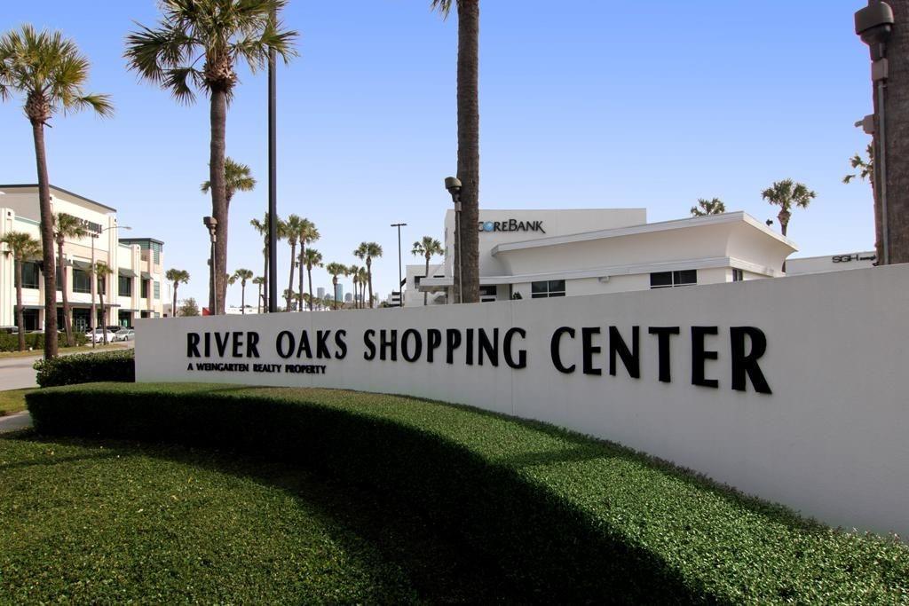 Walking distance to the River Oaks Shopping Center with many shops, eateries, and more...