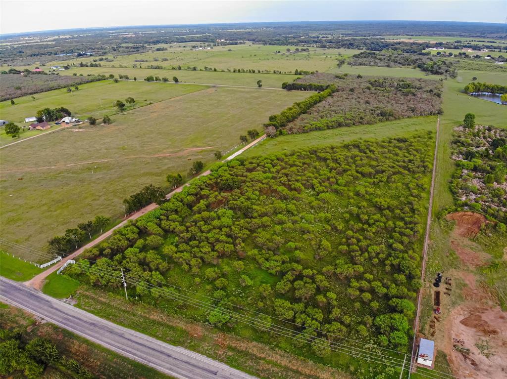 Almost 20 acres of prime multi-use land on the north side of Sealy.  Can be subdivided for residential use or commercial, farming or industrial usage.
Please avoid driving down entrance lane to horse farm next door.