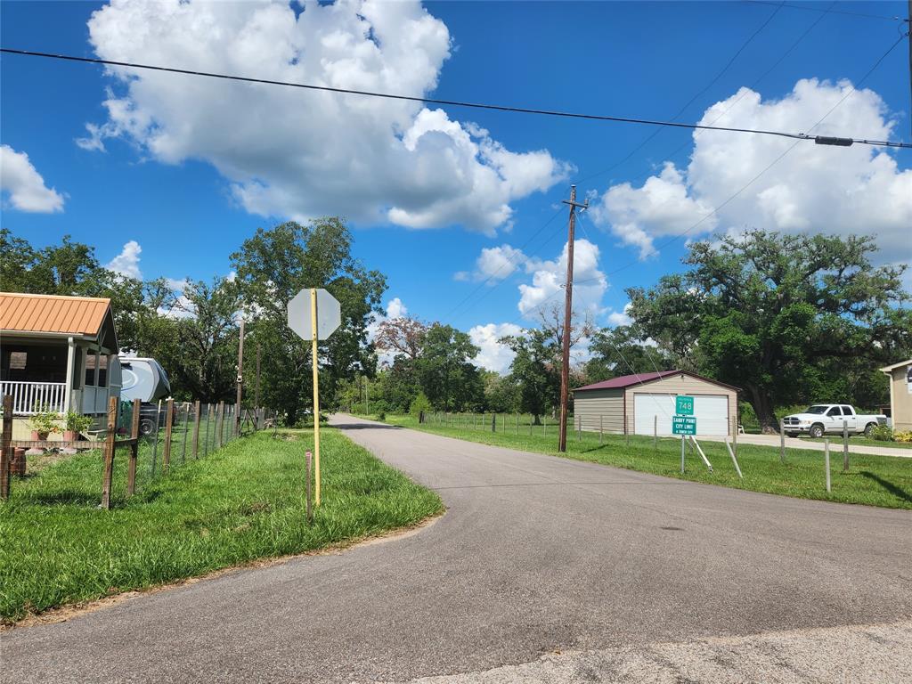 1 County Road 748 Nar, Rosharon, TX 77583