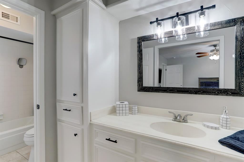 A full bathroom upstairs is perfect for the times when you have guests staying over.