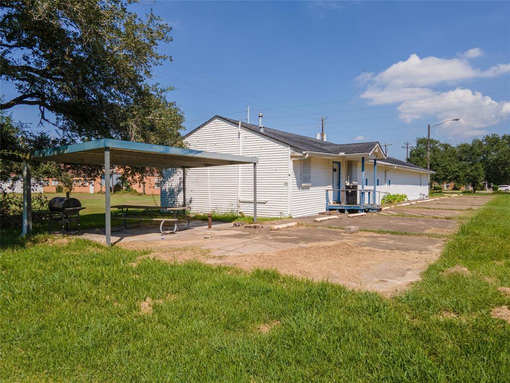 5900 Delany Rd, Hitchcock, TX 77563