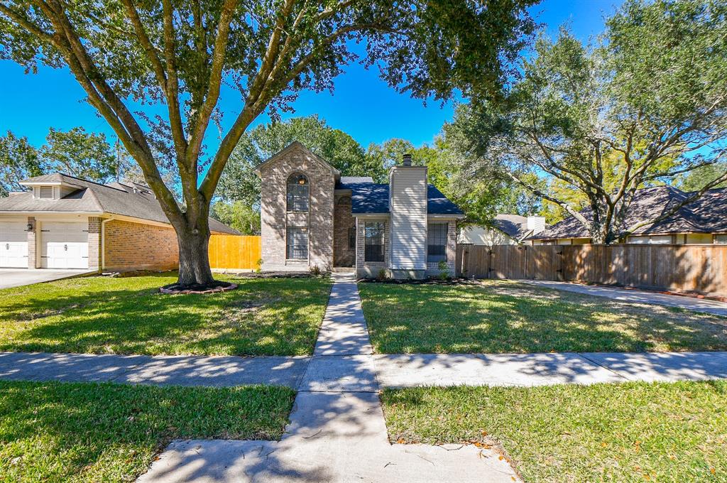 2512 S Mission Circle, Friendswood, TX 77546