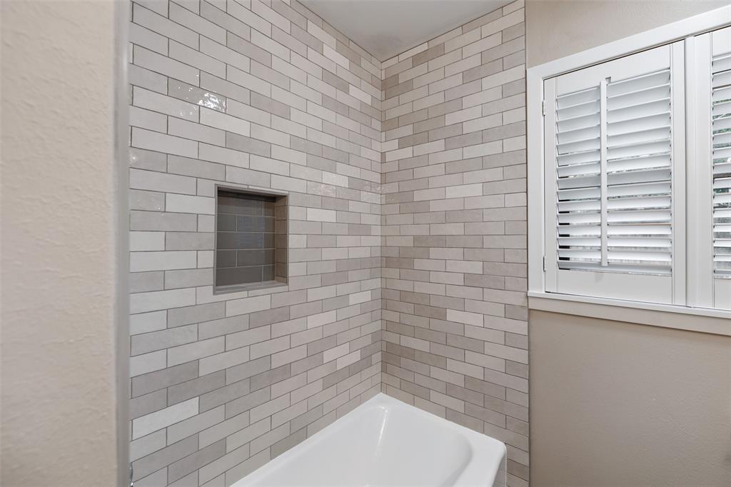 Subway tile highlights the shower in the hall bathroom.